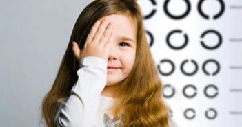Quand adresser un enfant à un ophtalmologiste ?