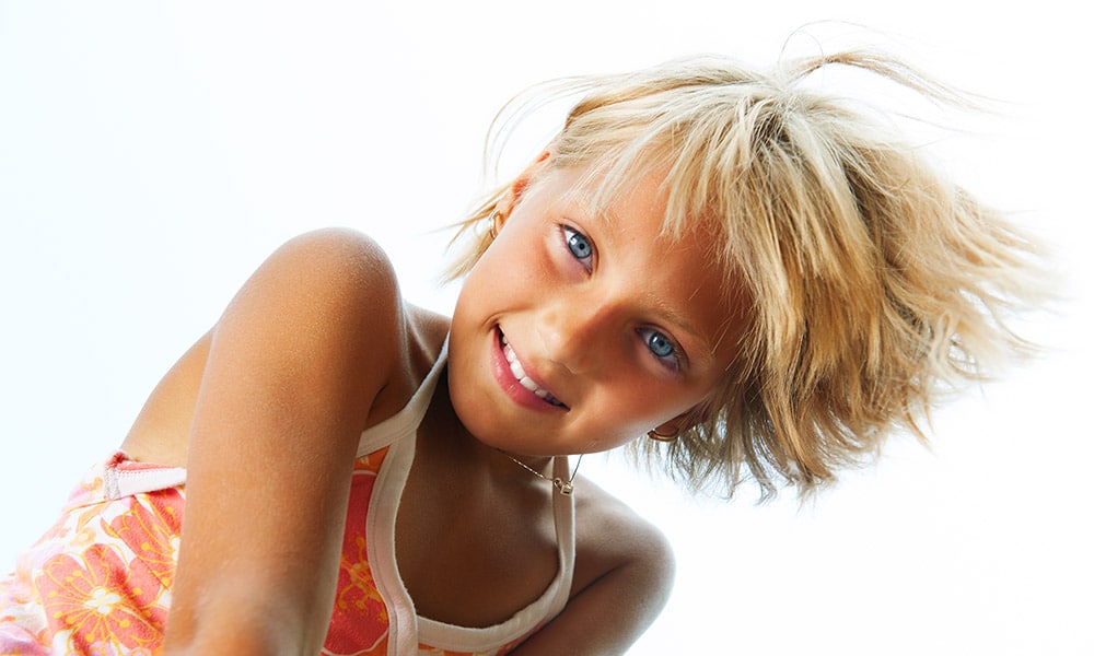 Les raisons de la perte de cheveux chez les enfants et ce qu'il faut faire  pour y remédier