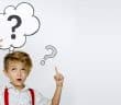 Un enfant se demande "pourquoi ?"