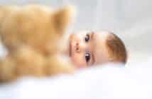 Mon bébé ne me regarde pas, est-ce normal ? Développements visuels normal et pathologique