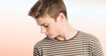 Retard pubertaire du garçon : quand intervenir ?